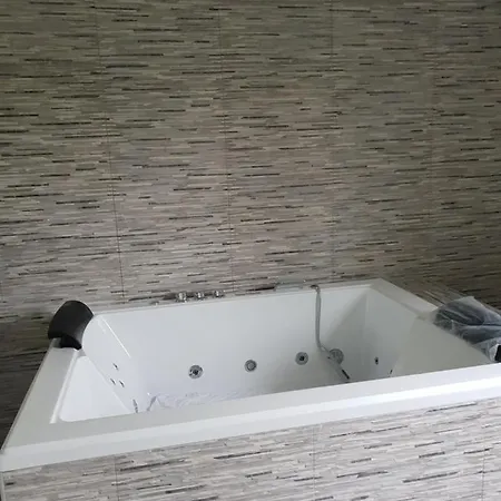 Bed & Breakfast L'Escapade Lauragaise, Chambres Avec Spa Privatif *