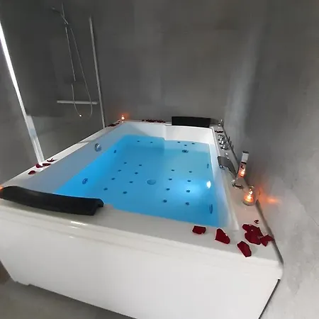 L'Escapade Lauragaise, Chambres Avec Spa Privatif *